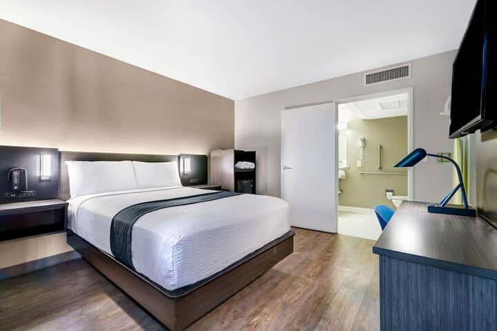 Room 2 of 32