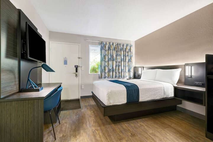 Room 3 of 32