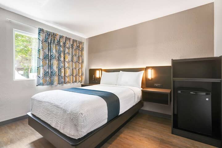 Room 6 of 32