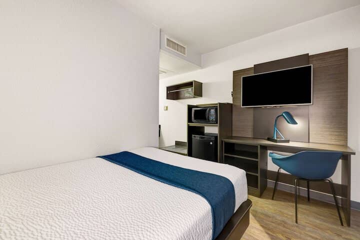 Room 12 of 32