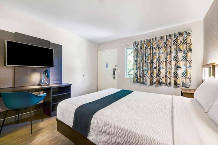 Room 16 of 32