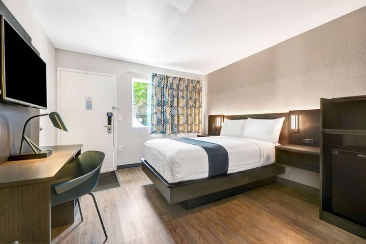 Room 7 of 32