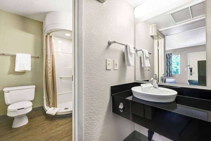 Room 8 of 32