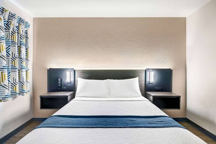 Room 14 of 32