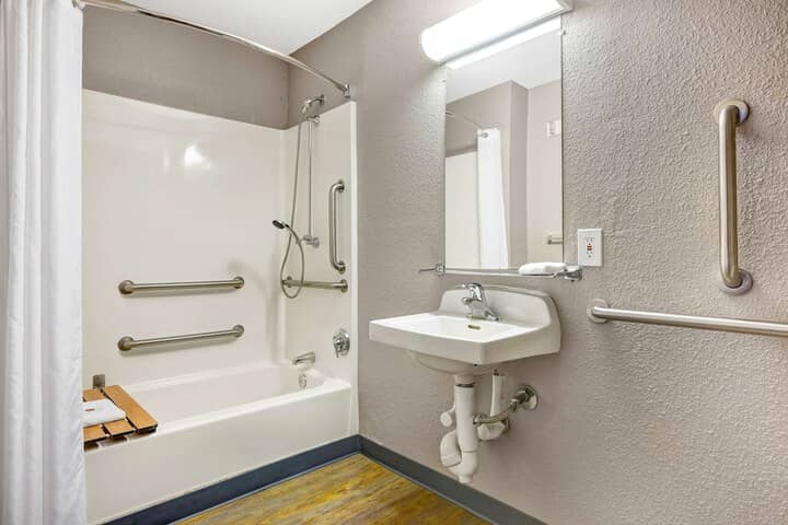 Room 18 of 32