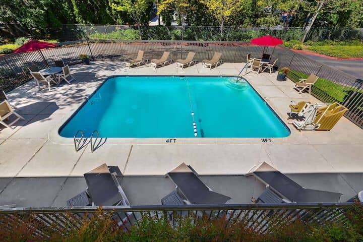 Pool 20 of 32